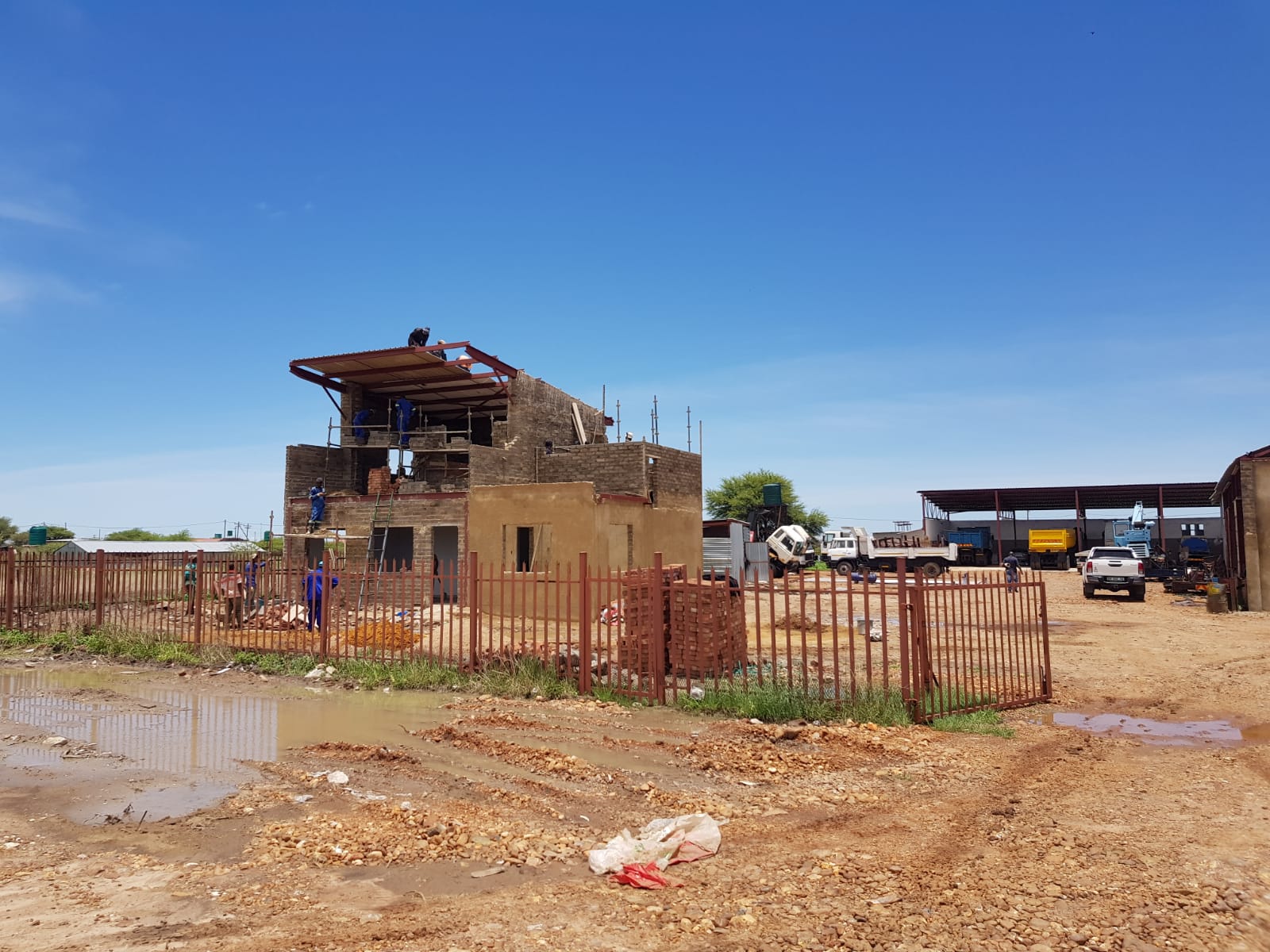 JJL Main Office — Build Process — Step 4 — Second storey & plaster going up