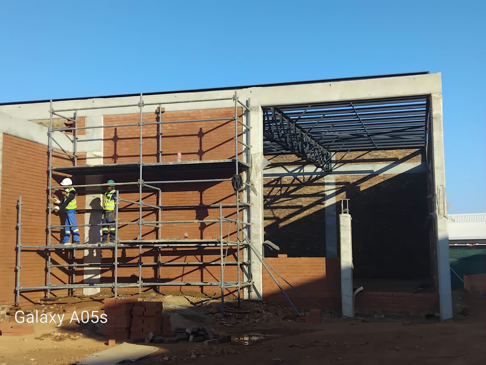 NWU Usala Lecture Halls — Mafikeng — Side wall & roof framing detail